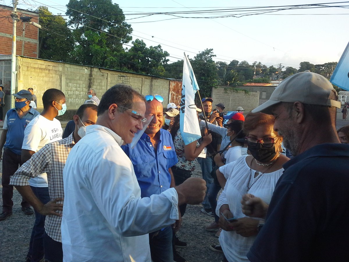 JoseLuisGChely's tweet photo. #7Octubre Ayer recorrimos Santa Bárbara, Tarabana III y Blanquita de Pérez en #Cabudare junto a nuestros candidatos de la unidad @LuisFlorido a la gobernación, @marianny_vp a la Alcaldía de Palavecino y @rerickacm Erika Camacho al CLEL, Vamos Pa'Lante @partidoUNT @UNT_Lara_ https://t.co/YwAv56sdRl
