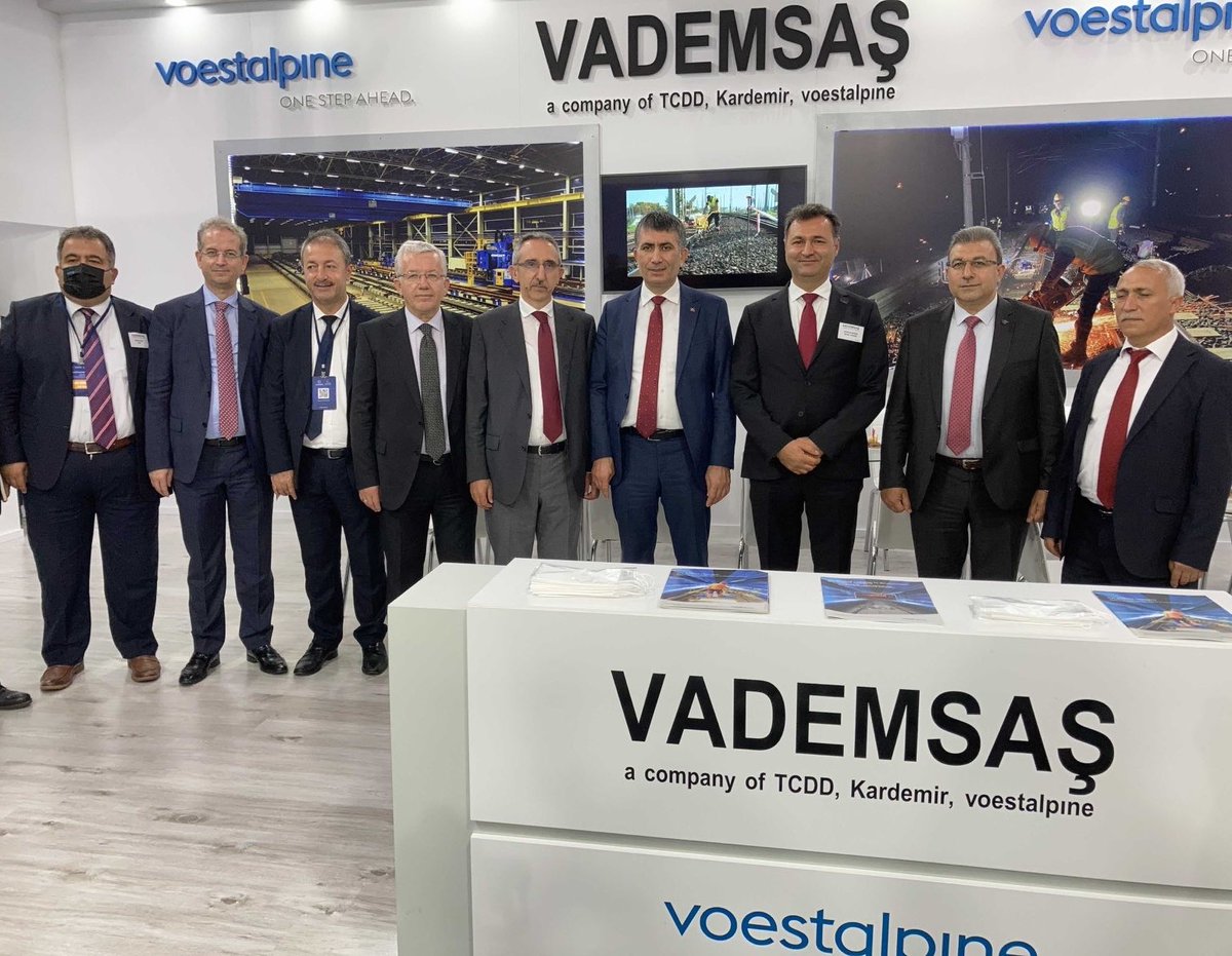 TCDD Genel Müdür Sn. Metin AKBAŞ ve Heyeti standımızı ziyaret etti.

General Manager of Turkish State Railways Mr. Metin AKBAŞ and his committee have visited our stand.