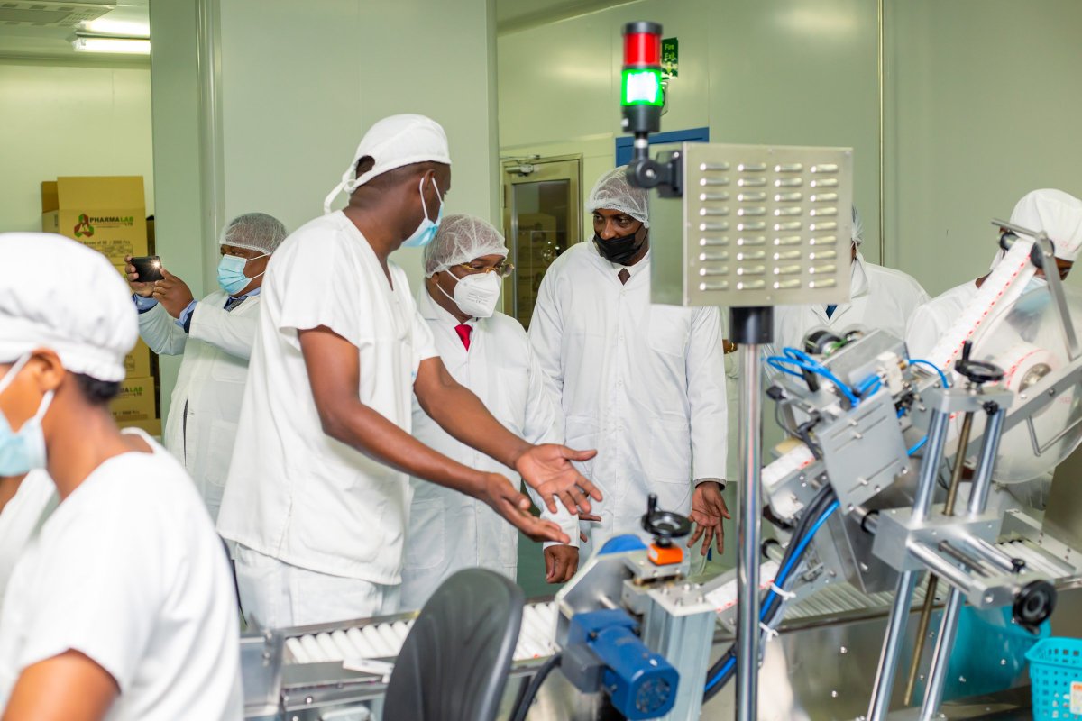 RDBrwanda's tweet photo. On the third and final day of their working visit to Rwanda, the Mozambican delegation led by Industry and Commerce Minister Hon Carlos Mesquita earlier today toured different industries in the Kigali Special Economic Zone. These include; @PMCND_Rwanda
@PharmaLabLtd &amp; @AIFRwanda https://t.co/5RRzHJJ687
