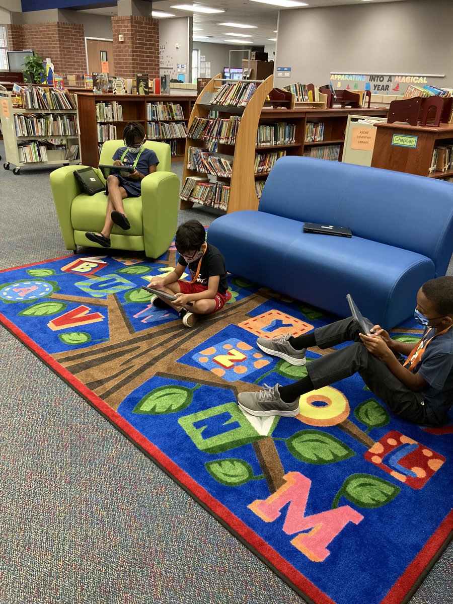 chawkcyfair's tweet photo. The @CFISDAndre Library is 🐝 buzzing 🐝 with excitement today as @ShelliMangum and I have some students coding with @codesparkapp @CyFairEdTech. #AndreInAction #CFISDSpirit https://t.co/3SBc0J4TXE