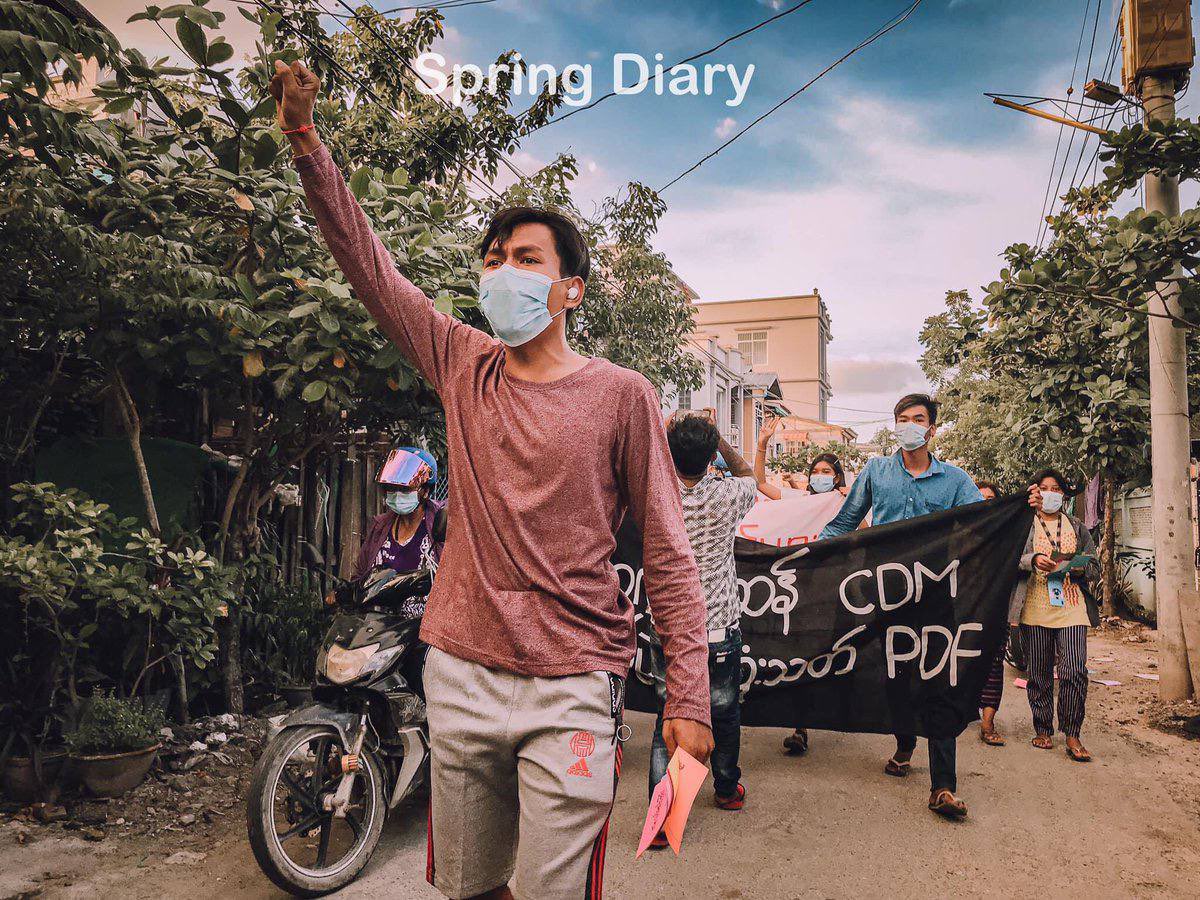 KhonHset's tweet photo. Despite the difficulties, the Never Cold Blooded Mandalay Youths Strike organised a protest demanding the quick overthrow of the military dictatorship. #ASEAN_StandForDemocracy #Oct8Coup #WhatsHappeningInMyanmar https://t.co/IeJdDp5GV2