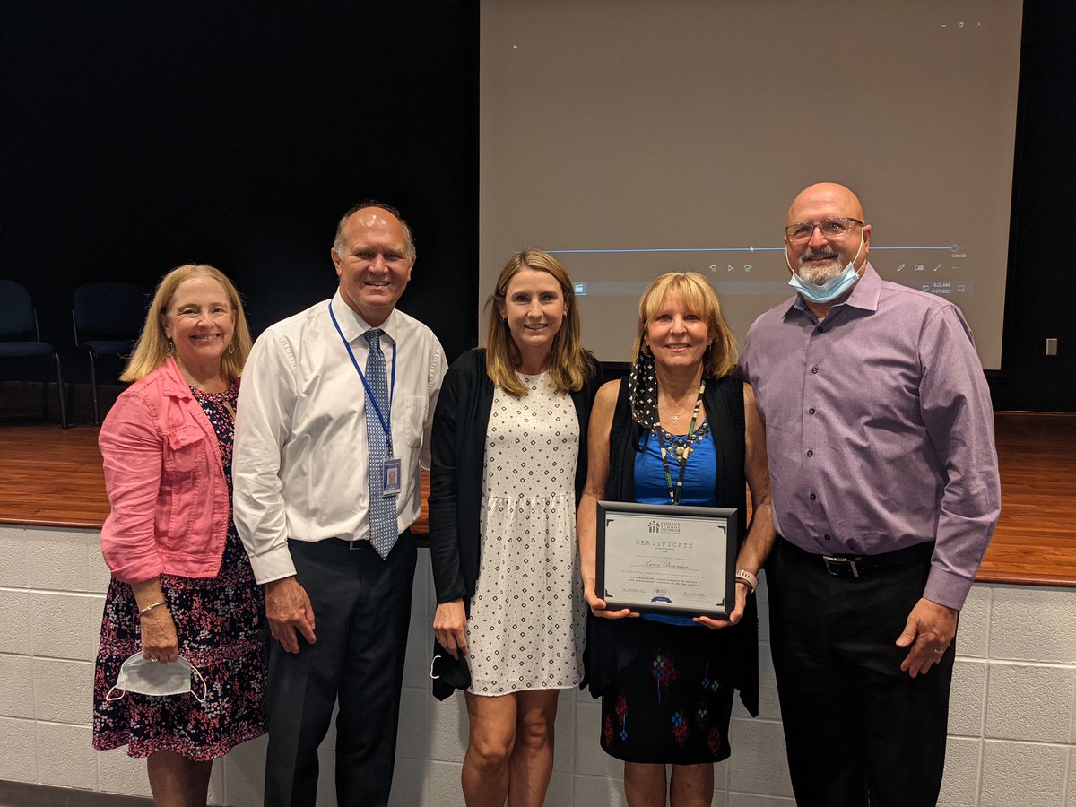ISCA_IN's tweet photo. Karen Bowman (2nd from right) stands with her Administrative Team after she was presented the ISCA Middle School Counselor of the Year Award by Committee Member Brynn Denton (not pictured). https://t.co/SaXDMY3s7f
