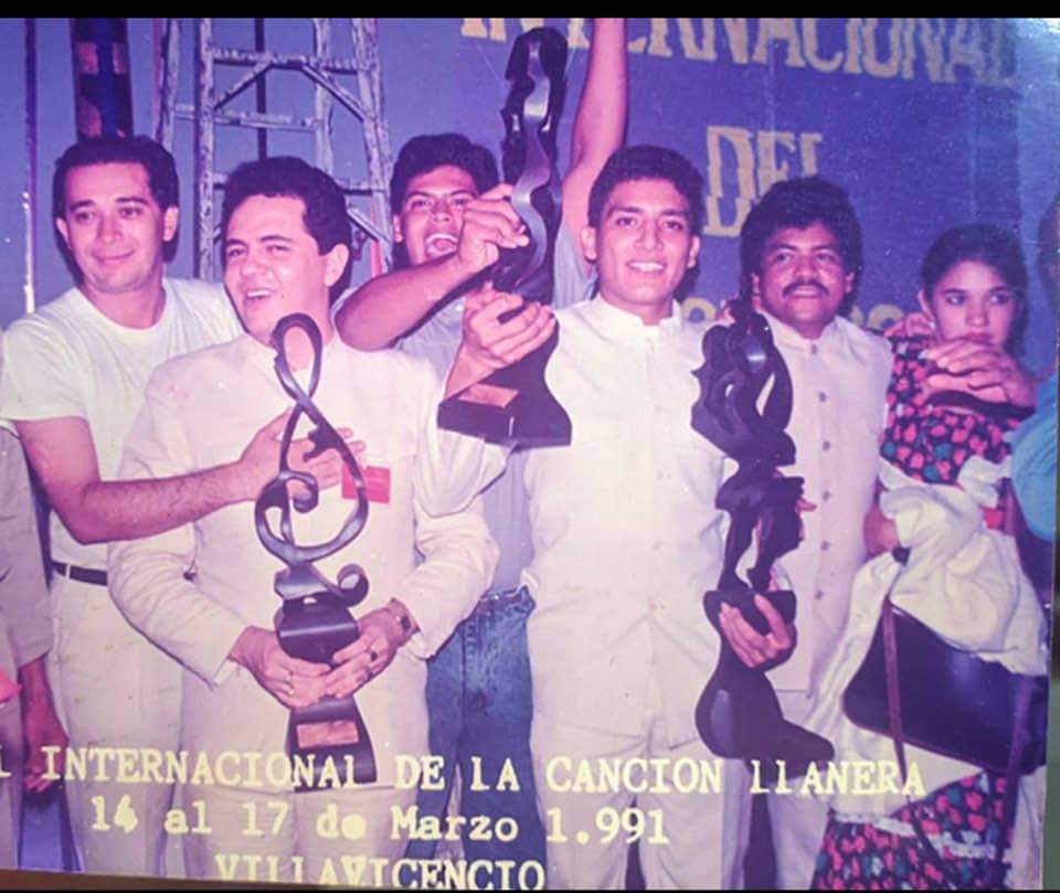 Feliz Cumpleaños para el maestro José Isidoro Archila, el arpa se pone alegre hoy... Aquí cuando ganó <a href="/torneojoropo/">Torneo Joropo</a> en el año 91 junto a <a href="/rogelioortiz/">ROGELIO ORTIZ</a> y <a href="/TeoGalindez58/">Teófilo Galíndez</a> <a href="/InsCulturaMeta/">Instituto de Cultura</a>