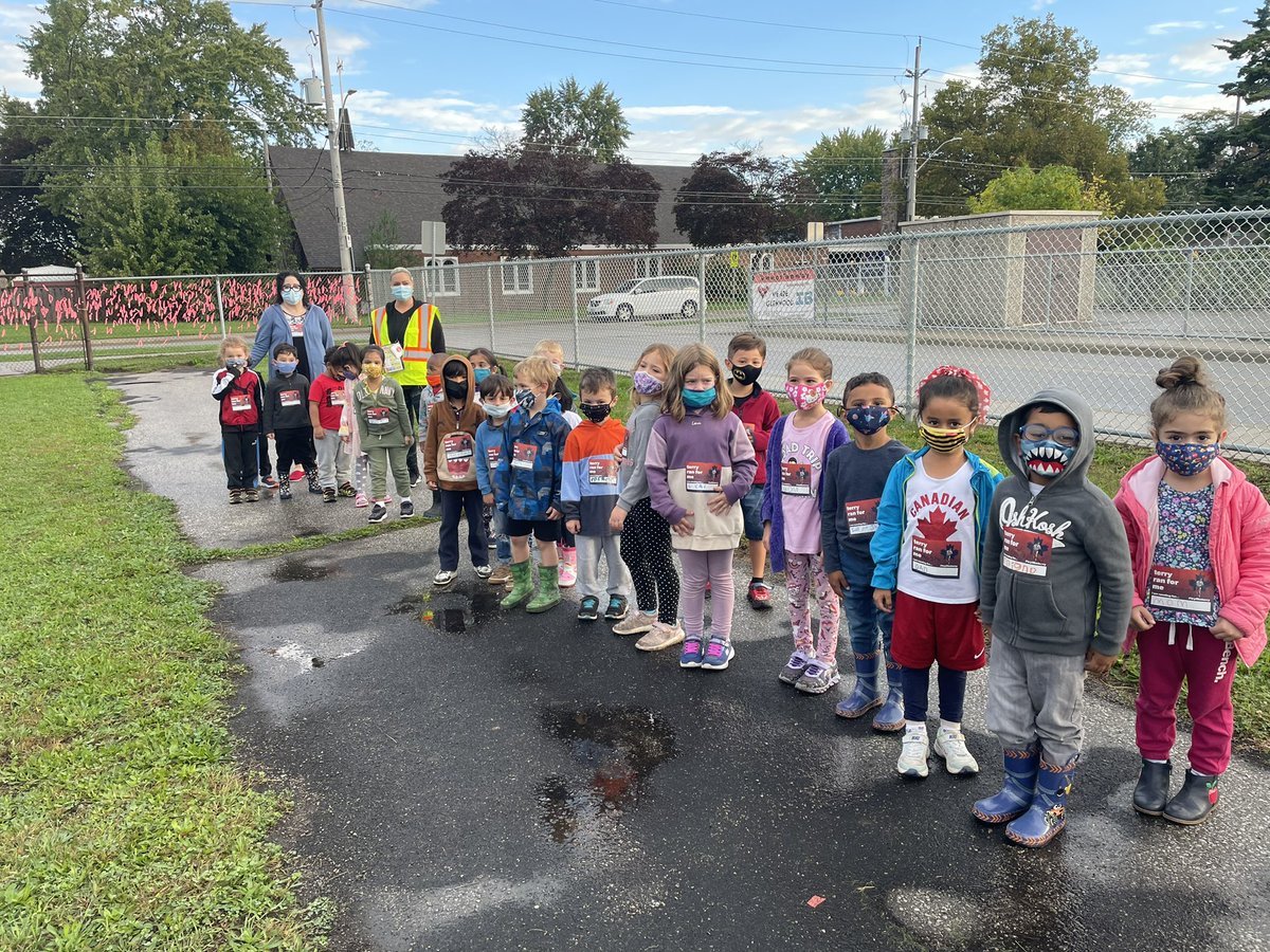 DaynaMoro's tweet photo. We run for Terry Fox @GlenwoodGriffin #determine#perseverance https://t.co/TDKvNAfDp2