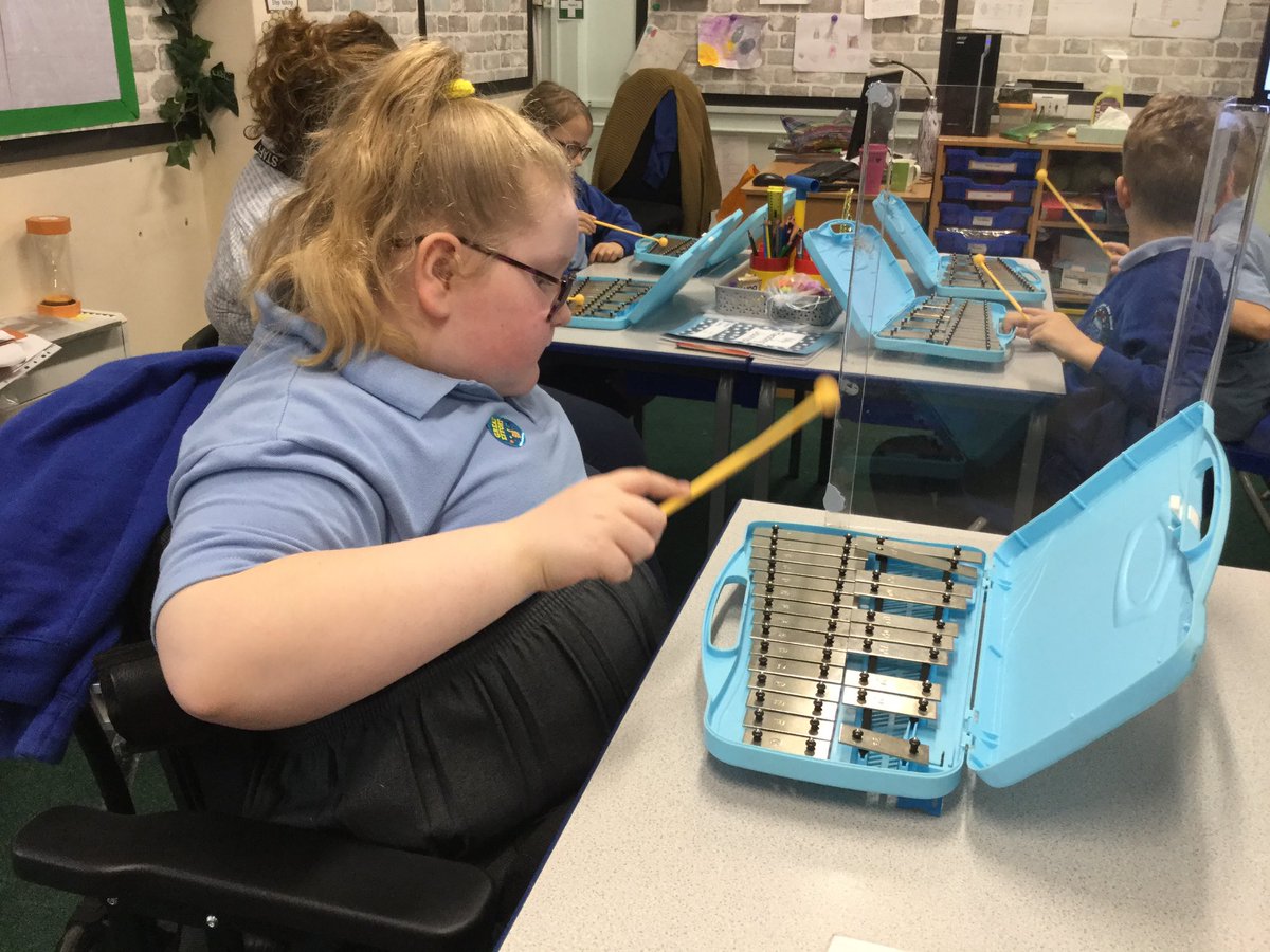 class_5p's tweet photo. This morning in music, we learnt the note C. https://t.co/SXWpk5BMEn