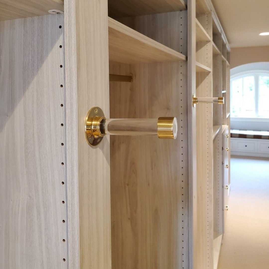 ClosetsForLife's tweet photo. Oh, la, la....gold! Finished up installation on this beautiful West Bay Homes walk-in closet last week. Positively swooning over not just the amazing storage, but also the play between the beautiful brushed gold hardware and accessories with the White Nebbia cabinetry finish. https://t.co/doC28rk0xj