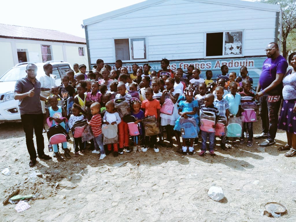 pitit_kay's tweet photo. 📢 There's always work to be done, especially given Haiti’s current status. We were happy to collaborate w/ a friend in Gonaïves &amp; donate school supplies to a few children. Looking forward to doing more. 💛💛 https://t.co/R637fUCrmE