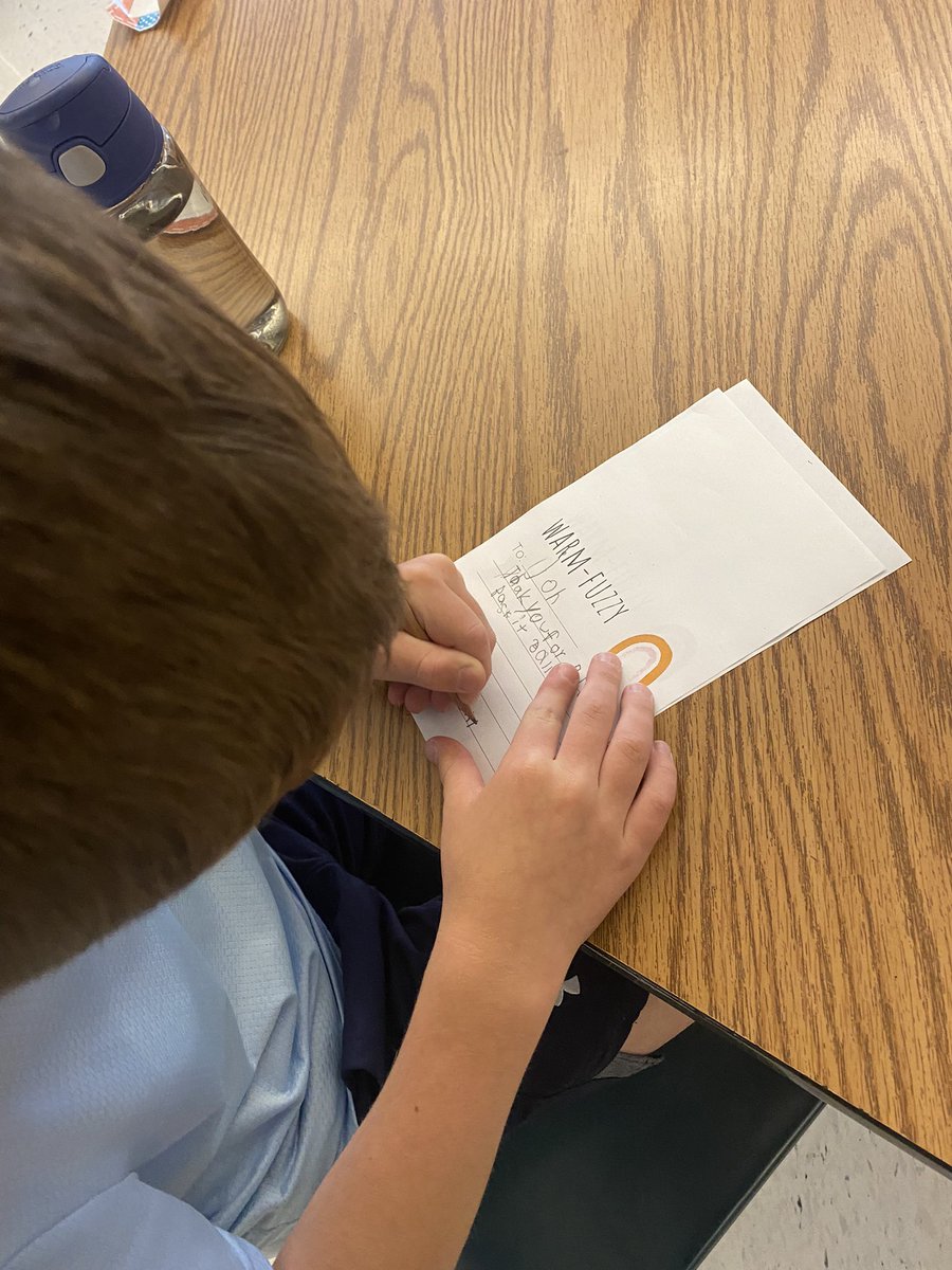 AmandaWilley5's tweet photo. Feel Good Friday! These kids sure know how to make each other feel special! ❤️📝 #thrivein65 https://t.co/40k2JxjeSK