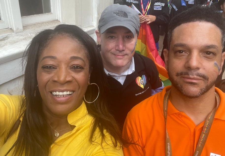 NCA_Embrace's tweet photo. @BirminghamPride hosted an amazing weekend!
We'd like to thank our @WMPolice colleagues for making us feel so welcome 🏳️‍🌈
@NCA_UK https://t.co/O8qtTftDAY