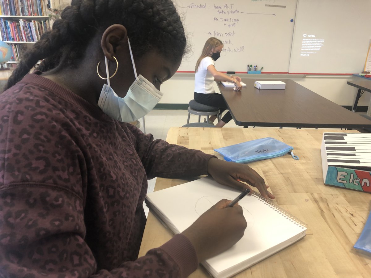 SSSASsaints's tweet photo. In our first all-school Middle School project, visual art students explore the art of typography, using graffiti-style lettering to create bold, unique name designs. #SaintsCreate #SaintsConnected #thesaintslife https://t.co/XdQ8PrTV66