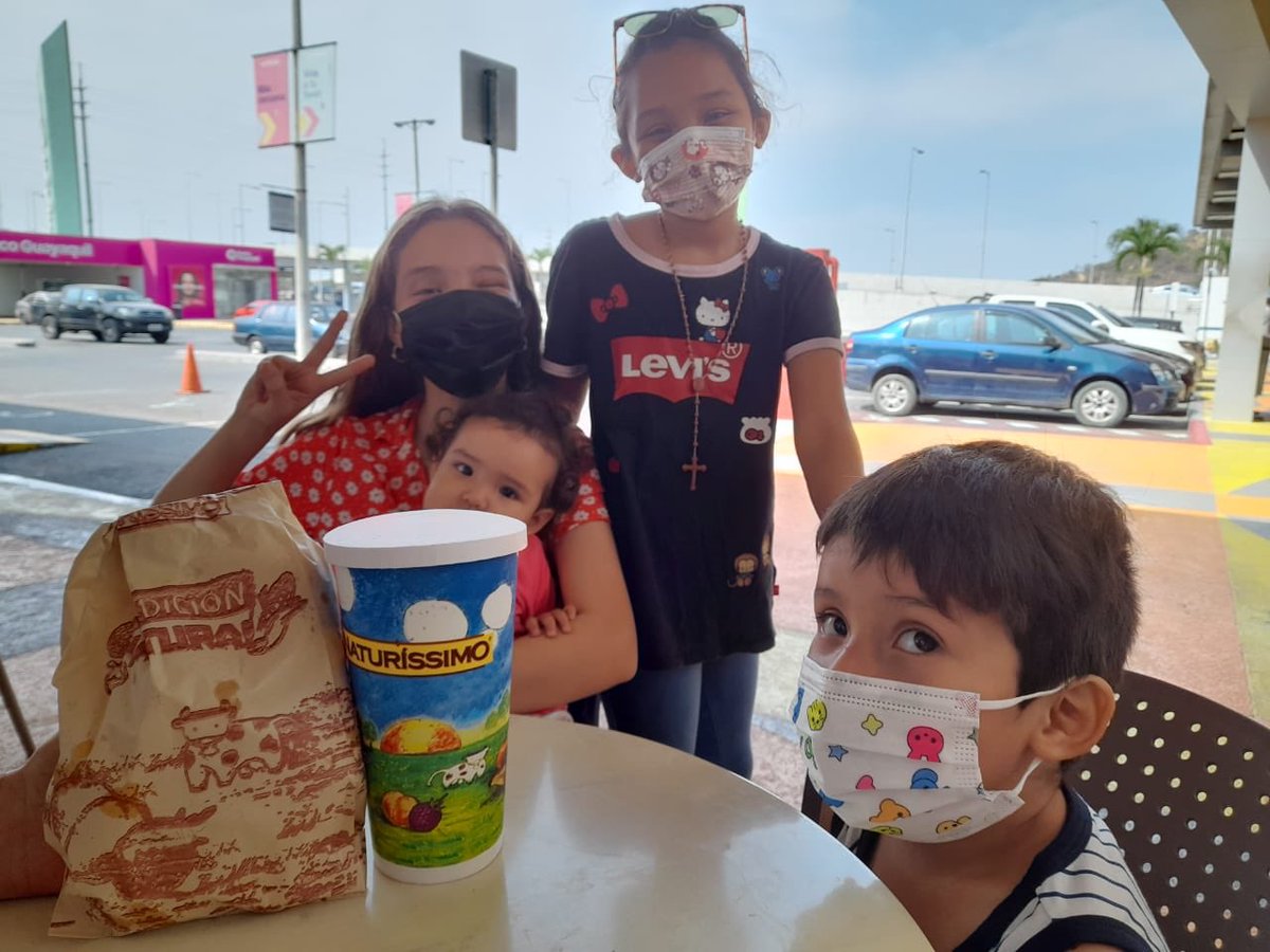 LaJoha_Lopez's tweet photo. Combo 5 🥰 ideal para una familia grande como la mía @Naturissimo #naturissimo 😋#natulover https://t.co/AK2jkkU5S8