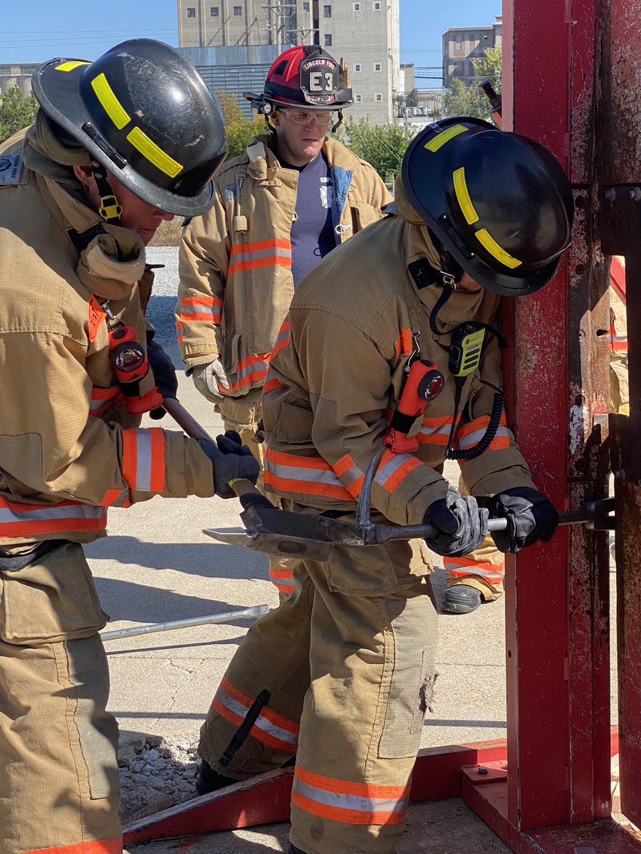 LNKFireRescue's tweet photo. This week 21-2 worked on Forcible Entry with Captain McLaughlin and Firefighter Tkaczuk.
#JoinLFR #LNK @CityOfLincoln https://t.co/stlGUsJ0vk