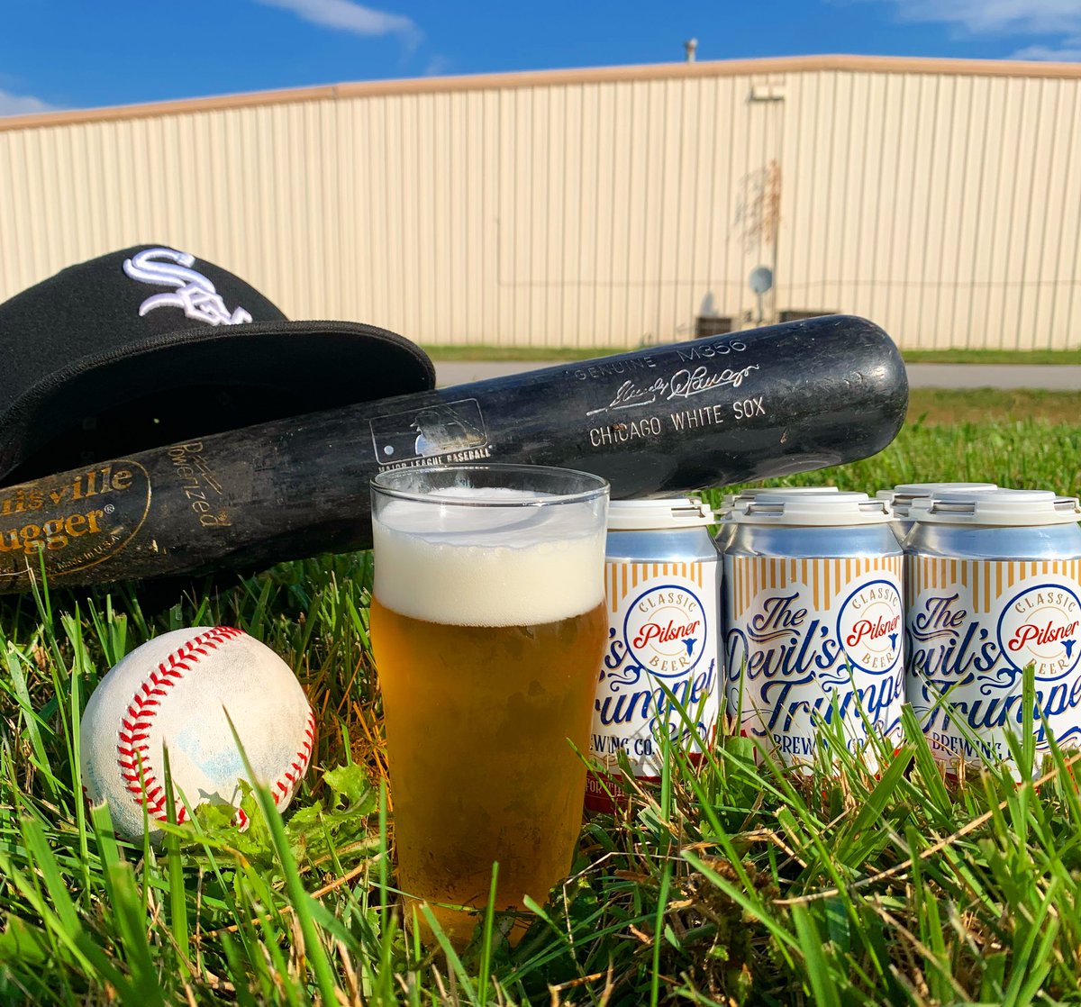 Playoff baseball Friday!! Stop in for a pint of DT Pils and watch the Whitesox playoff game! Where open 12-7 today and 12-5 Saturday. Any guesses on which former Sox players game used bat this is? #dtbrewingco #whitesox #dtpils
