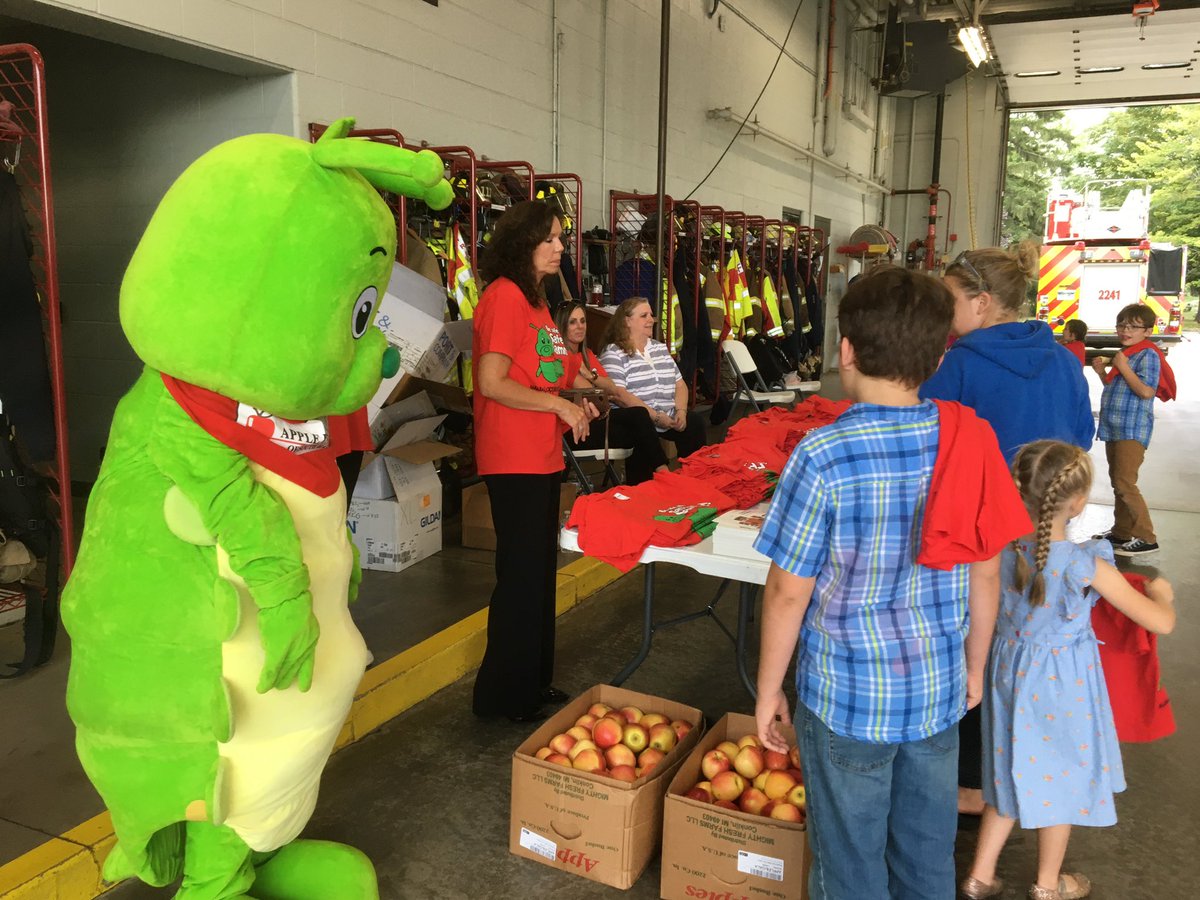 AppleInsSHaven's tweet photo. We had a great time at Fire Safety Fun Night again this year. #FireSafety #SafetySammy https://t.co/0099L8Hanb