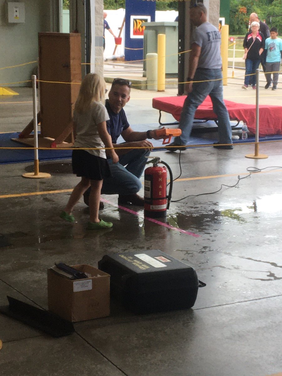 AppleInsSHaven's tweet photo. We had a great time at Fire Safety Fun Night again this year. #FireSafety #SafetySammy https://t.co/0099L8Hanb