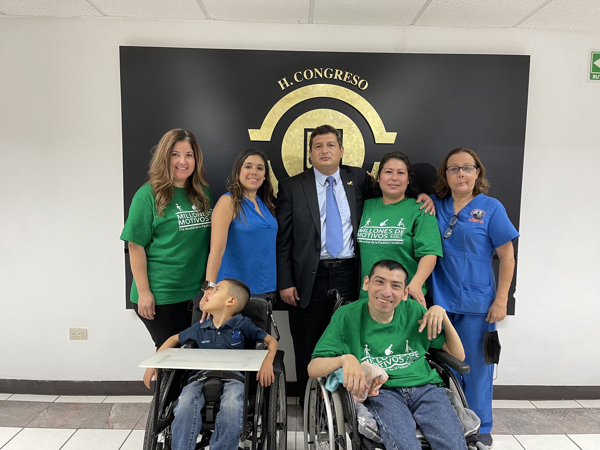 ApacSonoraIAP's tweet photo. Congreso del Estado de Sonora fue parte muy importante en el movimiento iluminemos de verde. Agradecemos al Diputado Presidente @JacoboMendozaR su emotivo mensaje en sesión del pleno y sus atenciones hacia las familias de Apac Sonora IAP @CPJannyBarrera https://t.co/cevx5nt4bl