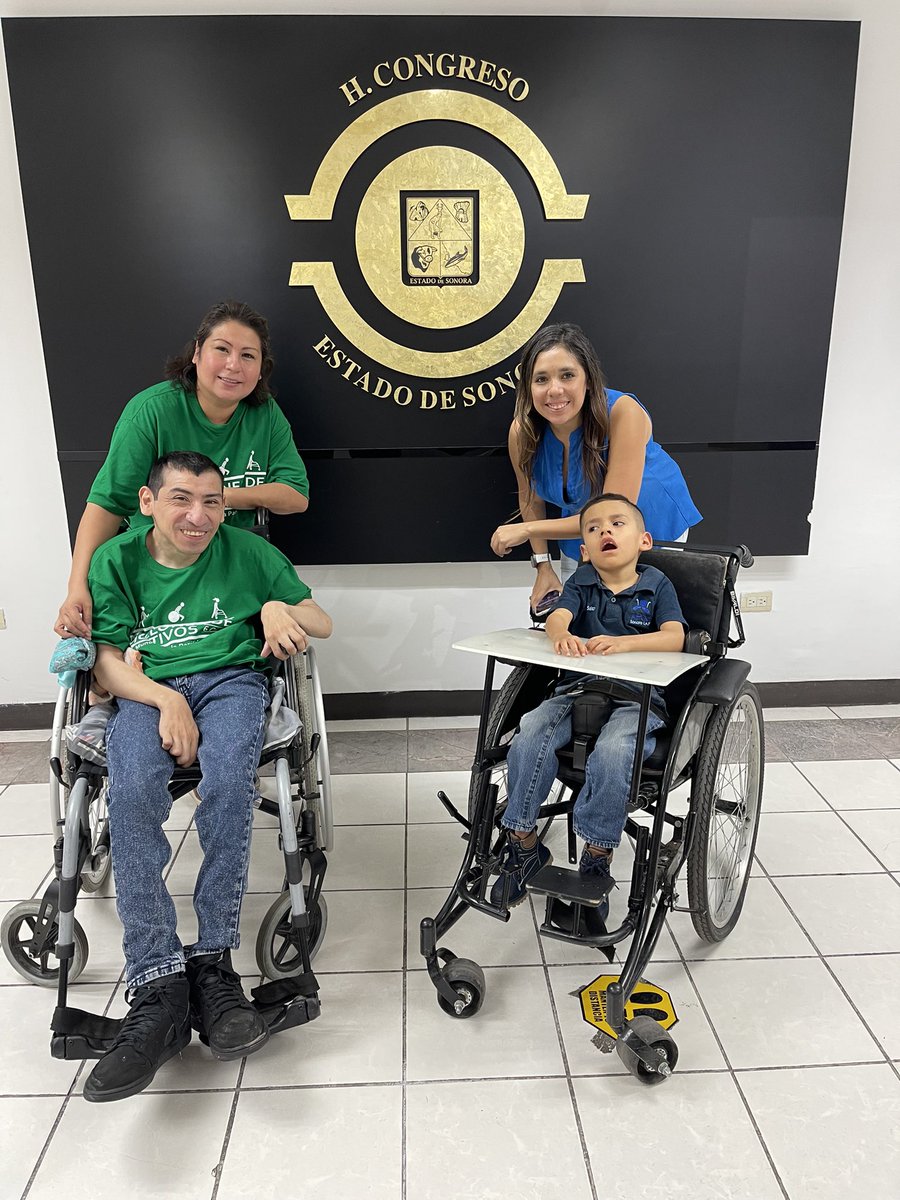 ApacSonoraIAP's tweet photo. Congreso del Estado de Sonora fue parte muy importante en el movimiento iluminemos de verde. Agradecemos al Diputado Presidente @JacoboMendozaR su emotivo mensaje en sesión del pleno y sus atenciones hacia las familias de Apac Sonora IAP @CPJannyBarrera https://t.co/cevx5nt4bl