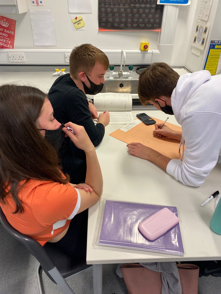 Numeracy in Chemistry! Our Higher Chemists were calculating costs of reactions today. They worked in groups to share ideas to get to their final answers and developed their teamwork skills too! Great work!! 💵 🧮 🧪