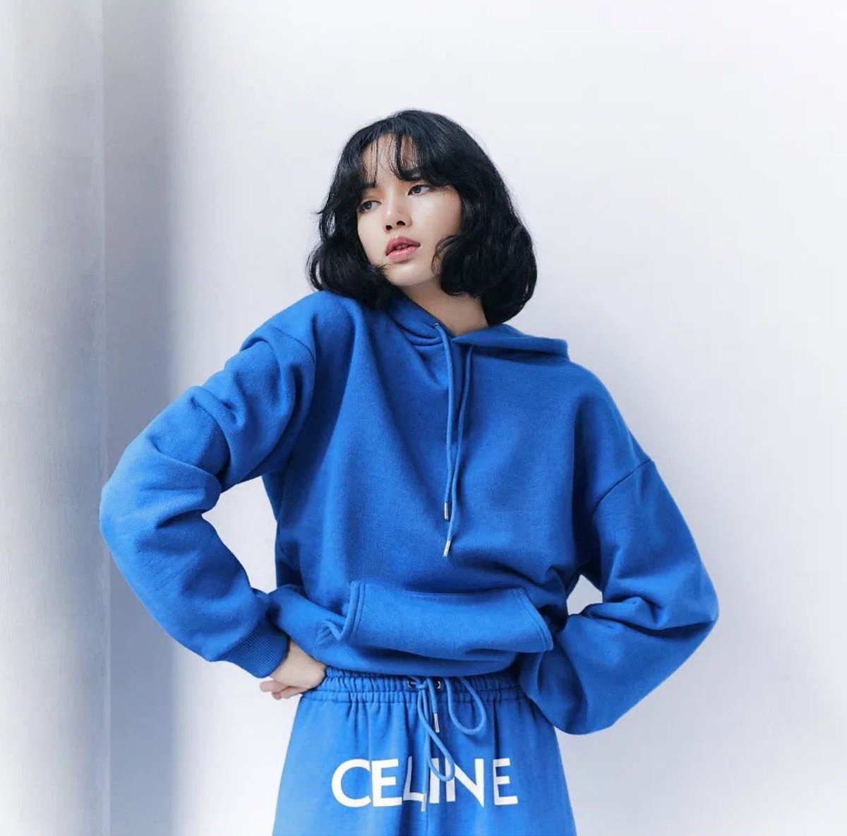 PhamNgcKieu1's tweet photo. tất cả không một ai được nản lòng hay là nhục trí vì mọi chuyện vẫn chưa có gì tốt lên cả .vì Lisa chúng ta sẽ làm được nhiều hơn thế vì thế tất cả các bạn thân mến hãy vững lòng vì Lisa vững luôn tin ở chúng ta .hãy hết lòng vì cô ấy thanks#BeFairToLISA https://t.co/qOEjdL6vA5