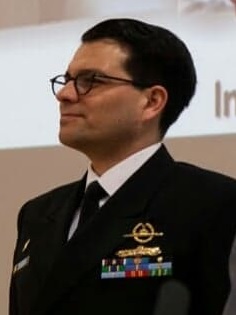 lacriminalidad's tweet photo. Gabriel Donayre Montesinos (44) era capitán de fragata de la Marina de Guerra y durante cinco años abusó sexualmente de su hija, desde que la menor tenía 11 años. Ayer, luego de haber sido denunciado, se quitó la vida en la carceleta. Su padre fue el general (r) Edwin Donayre. https://t.co/X2Bylaevo6