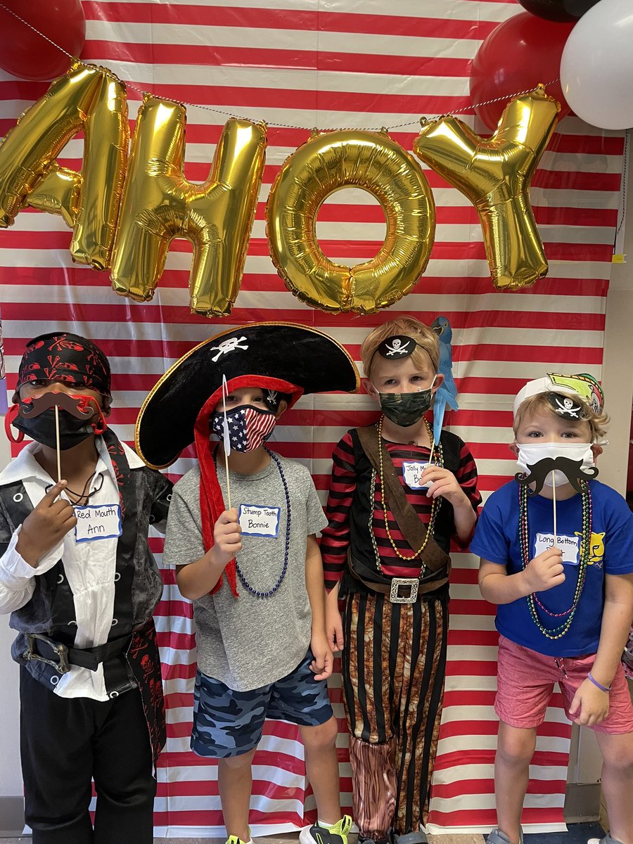 simmskinderland's tweet photo. Another successful Pirate Day! 🏴‍☠️❤️🤍 https://t.co/8lxBjYDLiM