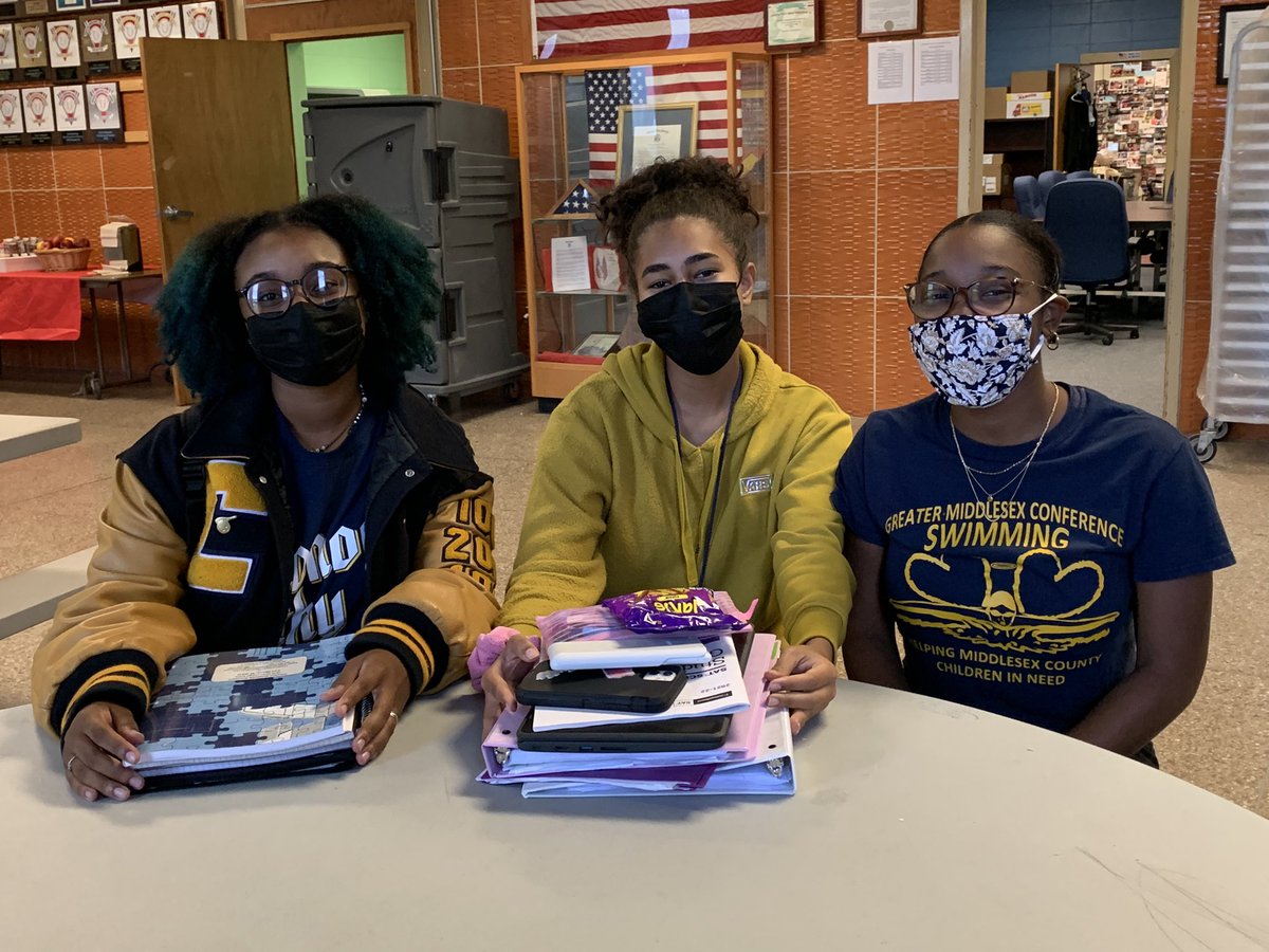ColoniaHigh's tweet photo. It’s blue and gold day at CHS and no group knows how to represent their Patriot pride like the seniors #seniors #patriotpride #spiritweek #spiritweek2020 @J_Massimino @WdbgSchools https://t.co/5Lw446BYY5