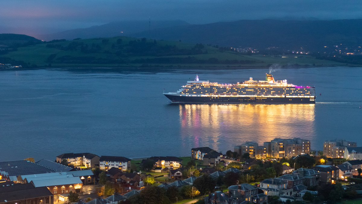 Cunard Queen Elizabeth leaving Greenock tonight 🚢🏴󠁧󠁢󠁳󠁣󠁴󠁿 <a href="/cunardline/">cunardline</a> 

#inverclyde #cunardline #cunardcruises