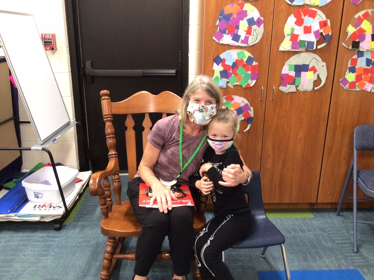 MrsTrueD70's tweet photo. Thank you to Charley’s Grandma for being our Mystery Reader today! #d70bulldogs #d70shinyapple https://t.co/ObooY4N9QZ
