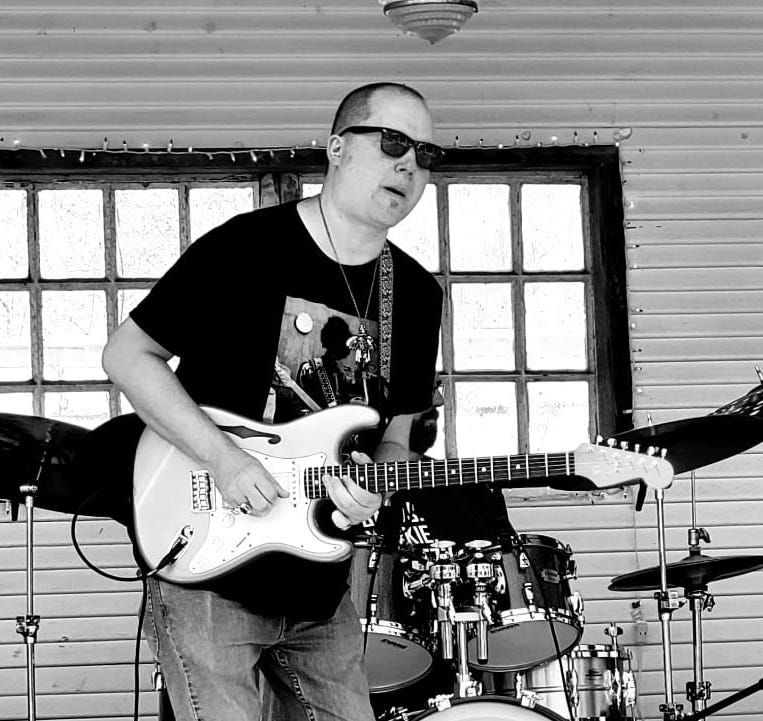 Texas Rock 'n Blues 🎸 Jamie Krueger Band takes the stage at 7pm!