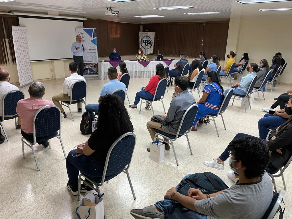 JovenesUxLaE's tweet photo. Día Histórico 💫 Por segundo día consecutivo, en la Sede de la @utp.azuero, el Sr. Administrador del Canal les da clase a participantes y egresados del #LLAC2019, #LLAC2020 y #LLAC2021 de la Comarca Gnäbe Buglé, Veraguas, Coclé, Los Santos y Herrera. https://t.co/eMc6sEBYm8