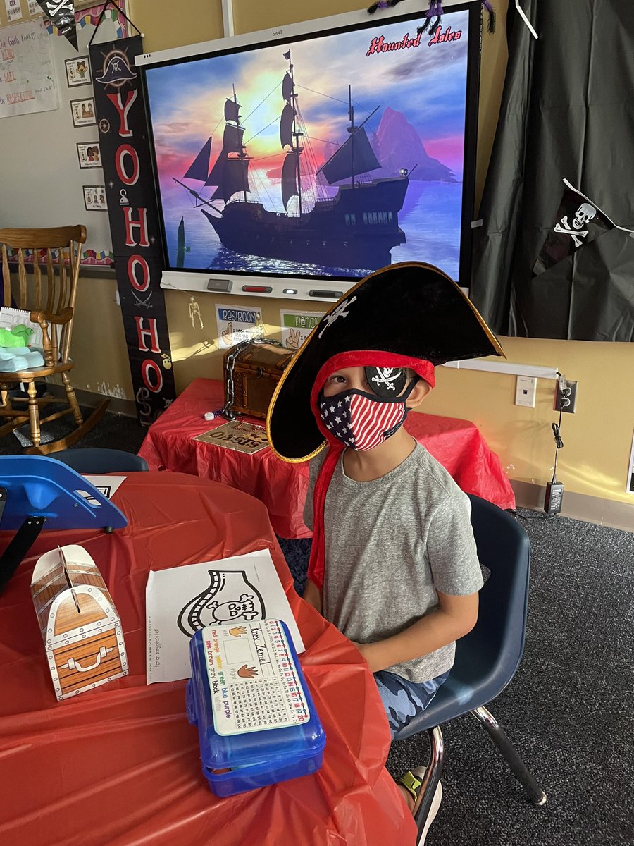 simmskinderland's tweet photo. We had such a fun day doing all things Pirate! 🏴‍☠️ ❤️ 🖤 https://t.co/kX8HUlX9FQ