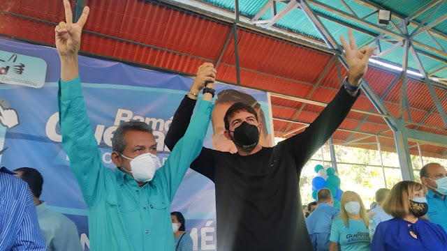 defendamosmerid's tweet photo. 🇻🇪Prensa Ramón Guevara 🇻🇪@Ramonguevaramrd #DefendamosAMérida @prospericarlos Carlos Prospeti, Secretario Nacional de Organización de Acción Democrática: Tenemos una tarjeta y esa es la de la #MUD  #DefendamosAMérida #YodefiendoAMérida https://t.co/oOUS4cxHJZ https://t.co/e7HdXdjh6w