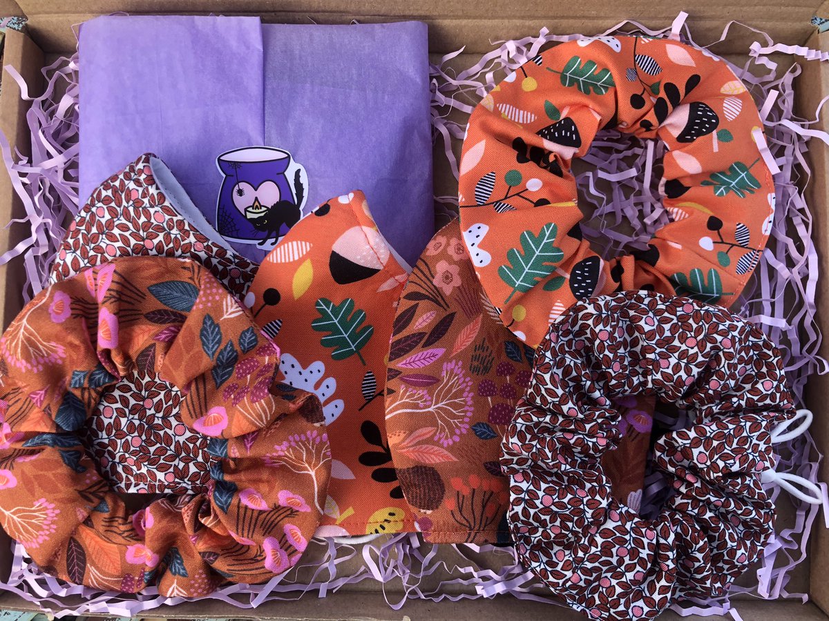 bellabitsnbobs's tweet photo. A very autumnal order from today ๐
@Etsy #etsyshop #handmadefacemasks #scrunchies https://t.co/xz6qxQaYni