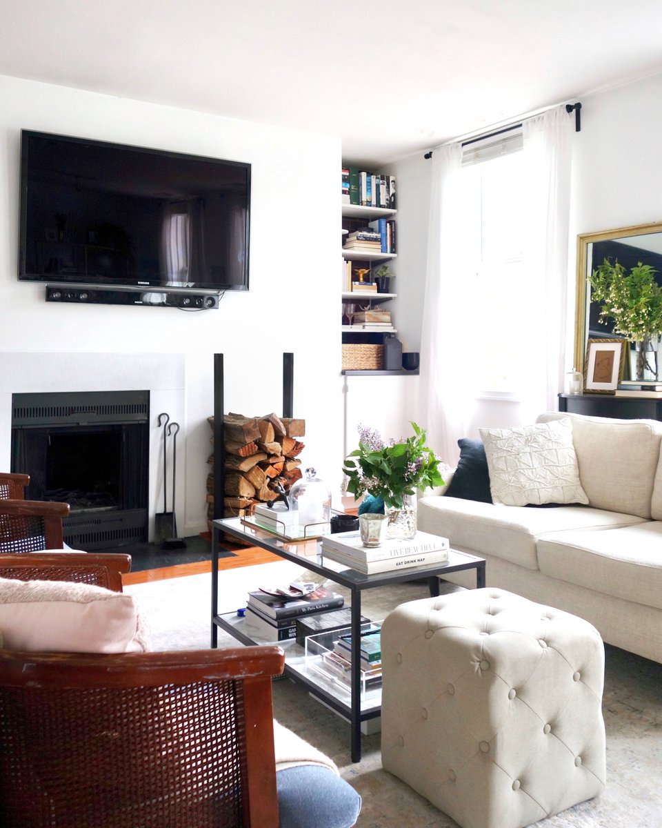 ejfass's tweet photo. Anyone looking for a one bedroom one bath apartment near Logan Circle this fall? I absolutely love my place but am moving in with my bf so it will be available! https://t.co/eKUrGpMs0x
