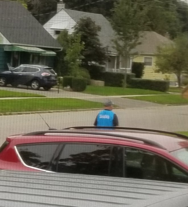cindyann68's tweet photo. @sickkids do you have people going door to door in @cityofbarrie collecting for Sick kids?  This person was just at my door but I didn't answer in time before he left https://t.co/VgRgUZ3mRC