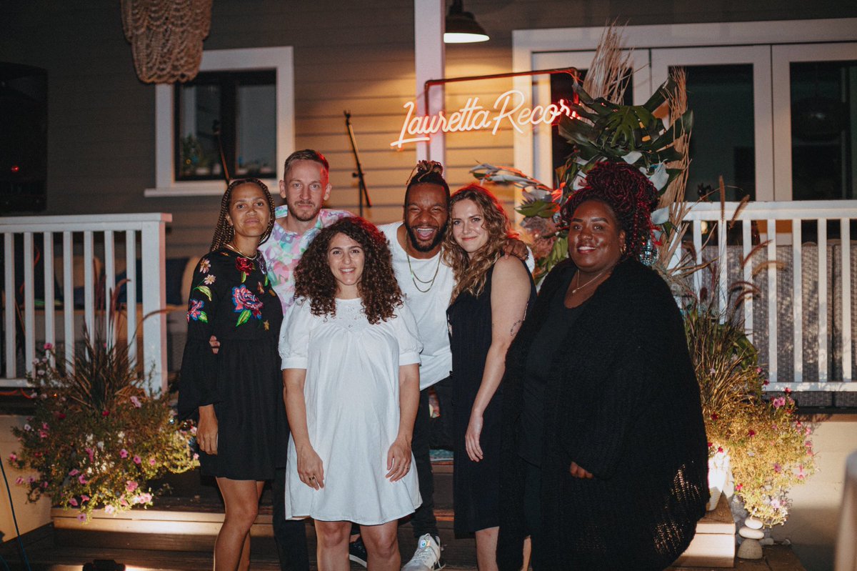 LaurettaRecords's tweet photo. Loved having our artists (missing @CalenLucas 😢) get together for some good vibes! More nights like these to come🌴

📸: @karenmarieco https://t.co/PD139POqsn
