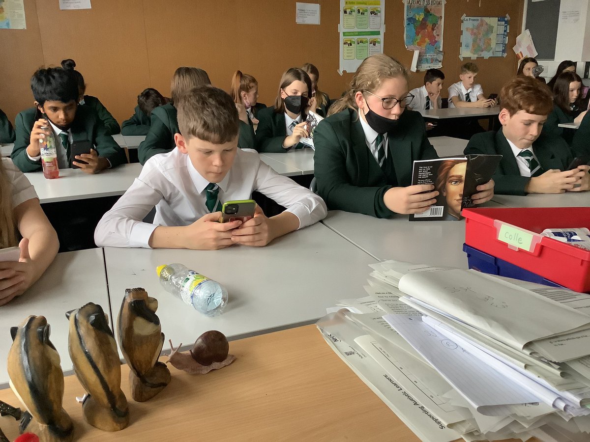 MissBurns_Bio's tweet image. S1 enjoying stop and read today. Some had books and some used the QR code provided by English dept with excellent short stories 📚@StMungos_Eng  #StopandRead2021