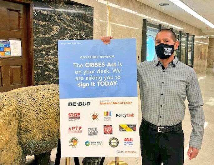YouthJusticeLA's tweet photo. We need @GavinNewsom to SIGN the #CRISESAct! Will you take action with us TODAY before 5pm by calling Governor Newsom to ask him to support community-based alternatives to police? 📲✊🏿✊🏾🔥📢 (916) 445-2841
SCRIPT: SEE BELOW IN THREAD 📲📲📲 #AB118 https://t.co/jtz50Cd9S5