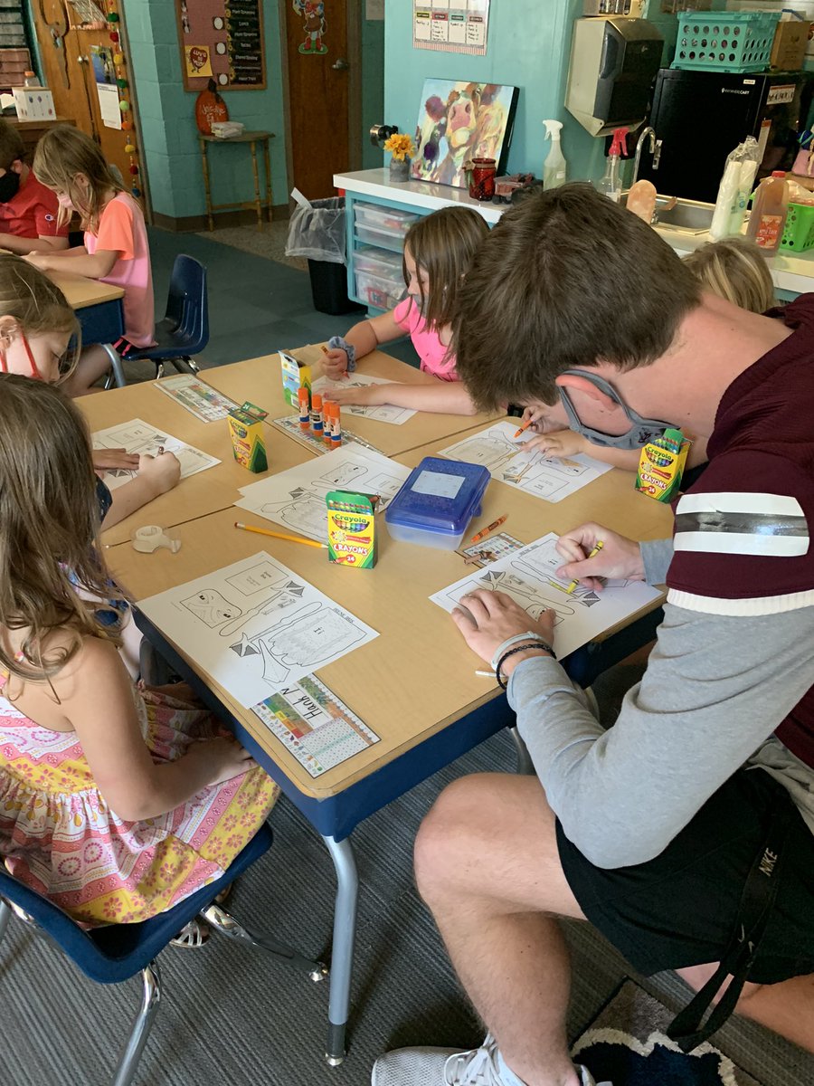 FSCCFOOTBALL's tweet image. This Friday our offensive skill positions did some coloring, building and drawing with the kids!