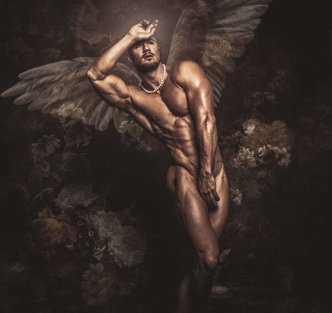 1 pic. Modern Classics Series featuring @KnoxSkyy by @PaulJamnicky Exclusively on: https://t.co/GiK6hulLCm
