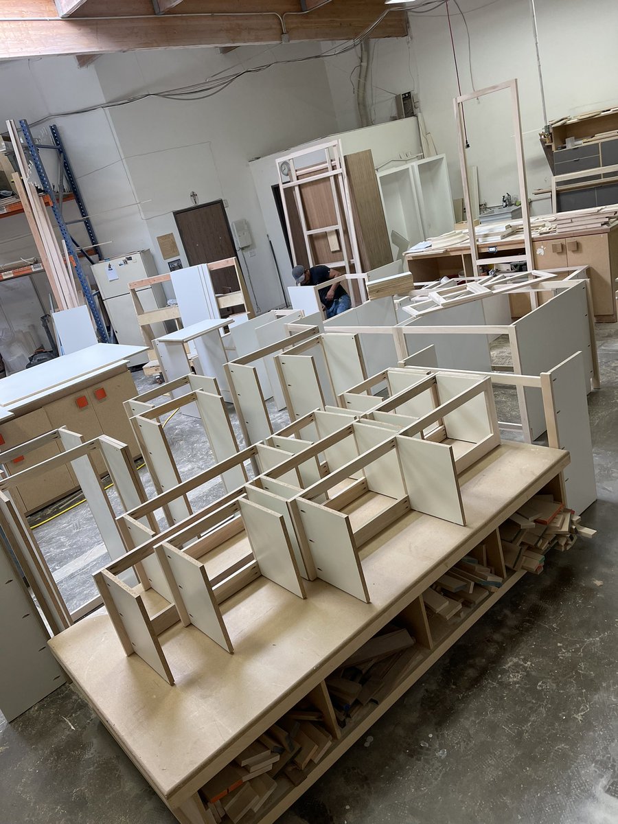 BarceloDesigns's tweet photo. Friday in the shop with some great Southern California weather outside. 
.
.
Lots of cabinet frames getting built and assembled today. 
.
#kitchendesign #kitchenremodel #kitchenshelves #kitchenstorage #cabinetmaker #furnituremaker #woodworking #woodwork #framing #carpentry https://t.co/gtN9SscxJY