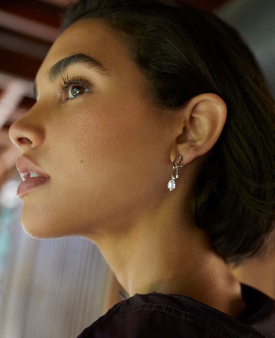 Winter is around the corner
Discover our new edit at parfois.com

Here, Silver earrings with pearls (190271) now available.

#parfois#newarrivals#newcollection