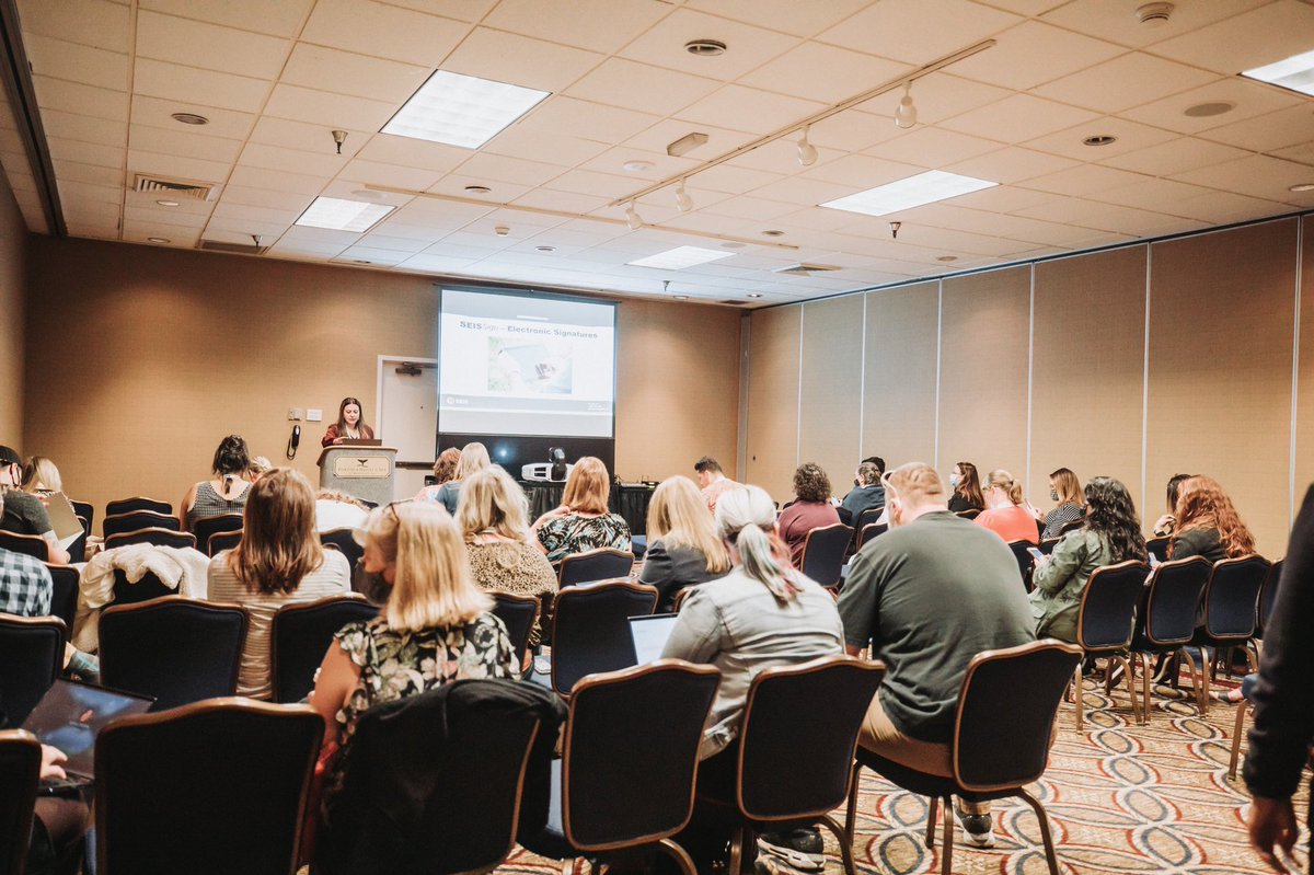 CodeStackSJ's tweet image. #CSCLIVE21 has come to an end! A huge thank you to all our in-person and virtual attendees, exhibitors & presenters who showed up to learn, connect & have fun! See you next year in San Diego 🎉
How was your #CSCLIVE21 experience? Tag us on your posts & use our hashtag 💥