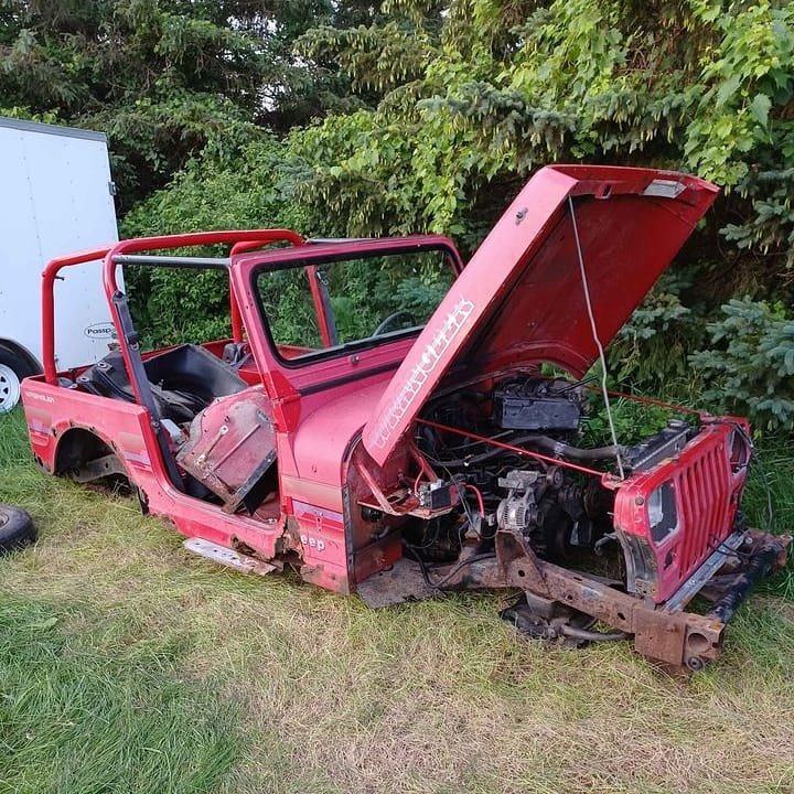 Looking at getting a real project Jeep.🤔 It just needs a fresh coat of paint and it's ready for the trails.
.
#jeep #wrangler #yjjeep #yj #jeepyj #yjwrangler #frontendfriday #frontendjeep #frontend #jeepproject #projectjeep #projectjeepyj #wrangleryj #jeepfamily #jeepnation