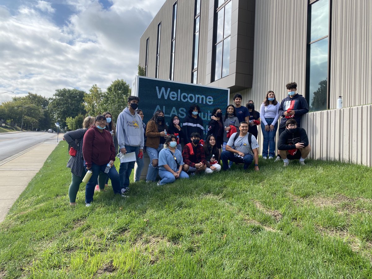 CamposProfesora's tweet photo. Olathe South’s Hispanic Leadership Club (formerly ALAS- All Latinos Achieving Success) visited Donnelly College and JCCC for our first college trips of the year. Our impressive students have so many great options. 💙💛 #yosoyelcambio https://t.co/UhdFvsEG3s