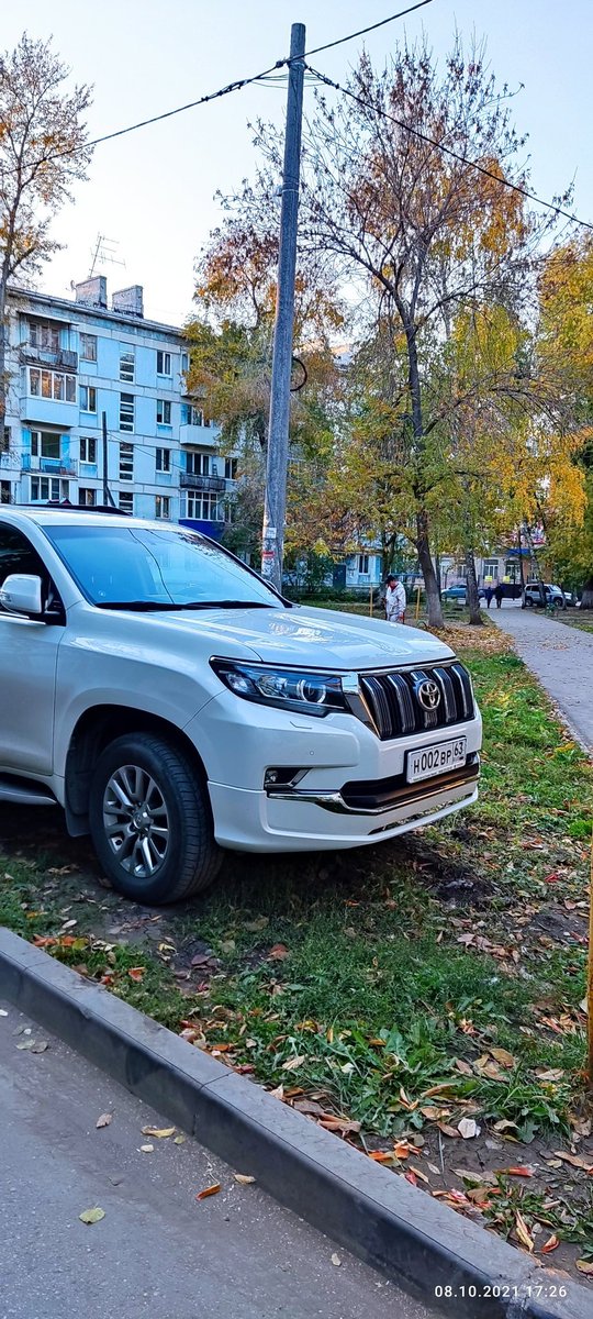 aay22879's tweet photo. @SamMobilePriem , @Adm_Okt_Samara ,история с наглой парковкой на газоне продолжается! Гагарина 56. https://t.co/dMYVuS2xFX