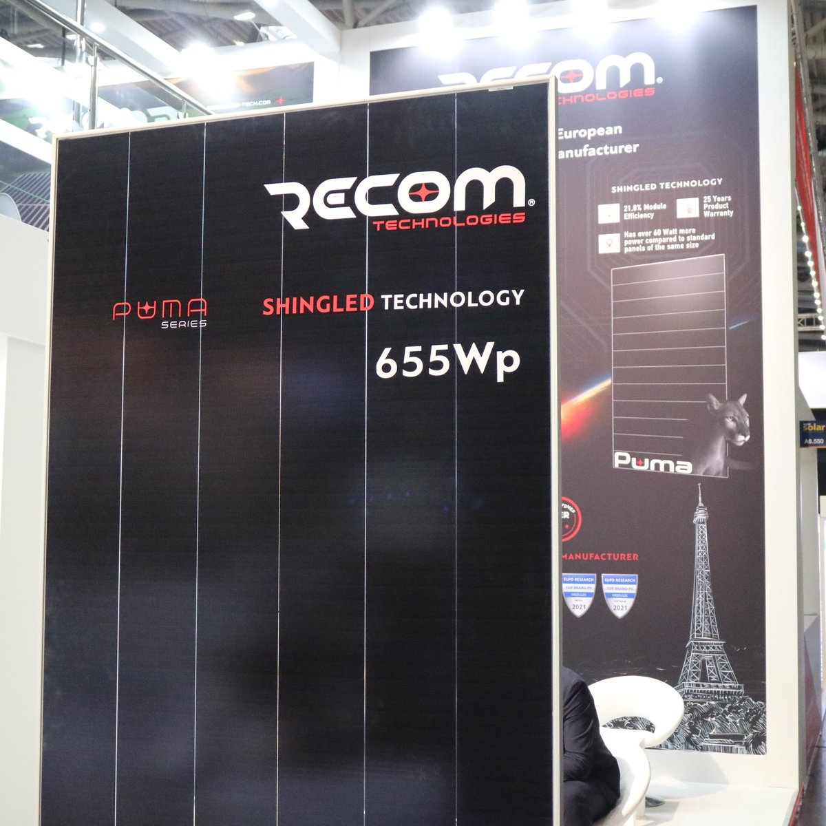 balkonsolar's tweet photo. Dann berichten wir mal. Am Stand von @meyerburger wie auch an vielen anderen Ständen sieht man der Trend geht zu #Halfcut Solarmodulen. Die werden auch immer größer. Teils haben die dann eine Leistung von bis zu 600 W in einem Modul! So auch bei Recom oder Kalyom #shingled https://t.co/5u4dNILCIK