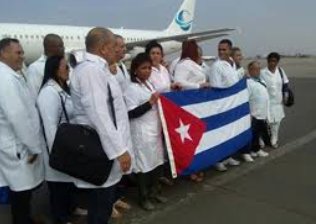 Yuss74368386's tweet photo. Cuba tiene el orgullo de contar con un ejército humanista, solidario e internacionalista. @cubacooperaven @FidelidadACuba #chemédicosinternacionalistas #HeroesDeLaDalud @LloviznaLa @Mayi53357937 @Katy48664637 @LPulsant https://t.co/QPPnkZGy4W