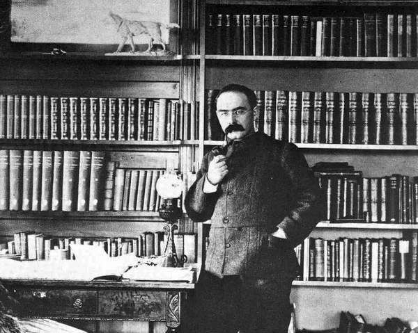 artofmanliness's tweet photo. A Gentleman’s Guide to Collecting Books https://t.co/qQMEqd96Ay https://t.co/yfLcGVEcV9
