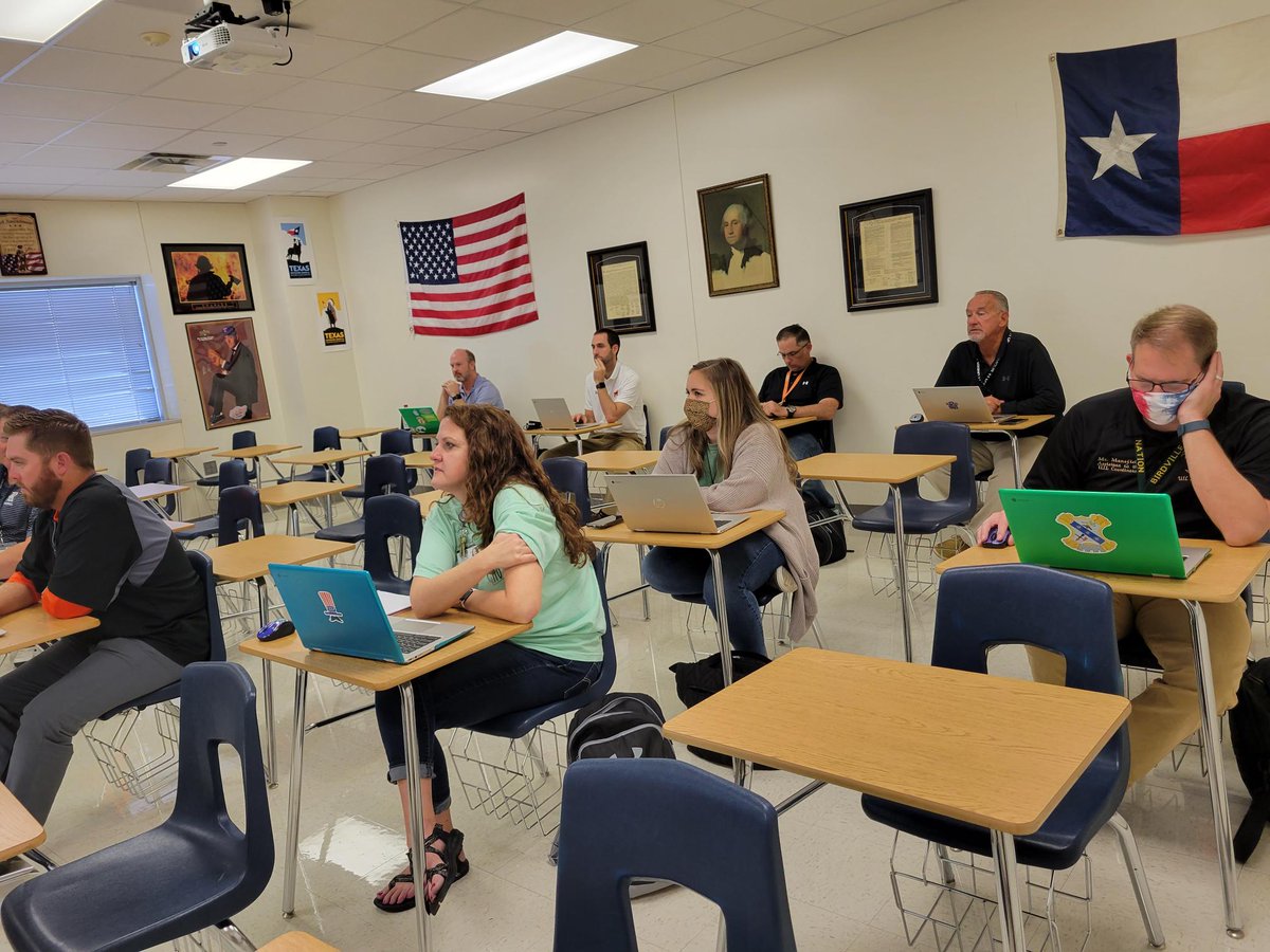 MrsT_SocStudies's tweet photo. Ms. Acker sharing Canvas-ready lessons for U.S. History? What could be better! #WeareBirdvilleISD https://t.co/KyhrsklpIU